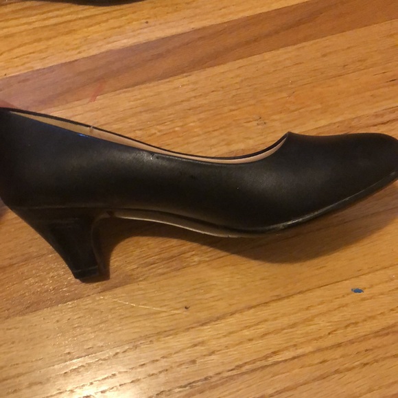 Black short heels - Picture 2 of 7